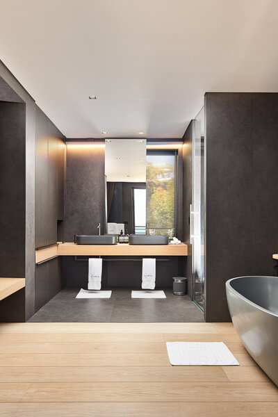Lansa Main Villa Bathroom 2